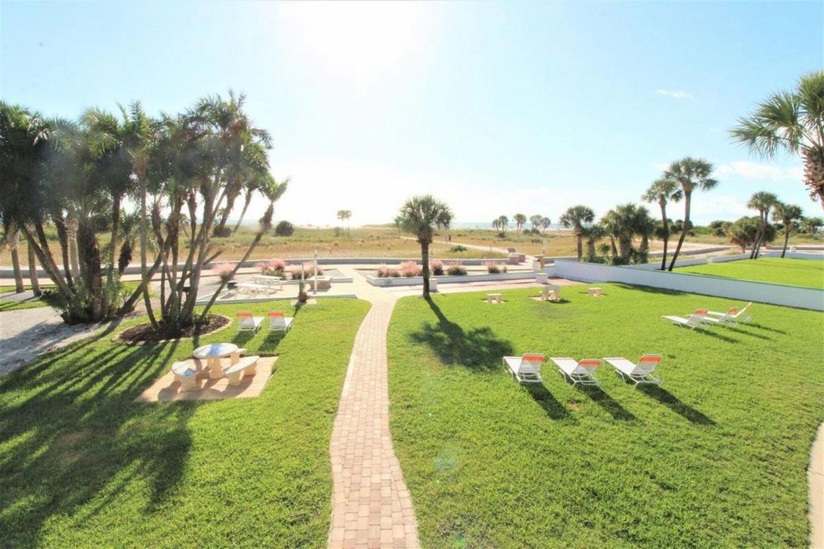 Tropic Terrace Hotel St. Pete Beach Bagian luar foto