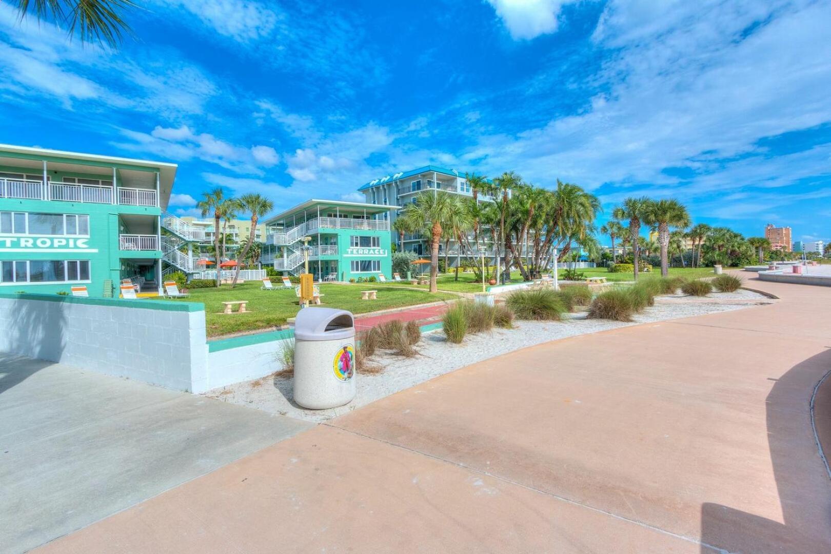 Tropic Terrace Hotel St. Pete Beach Bagian luar foto