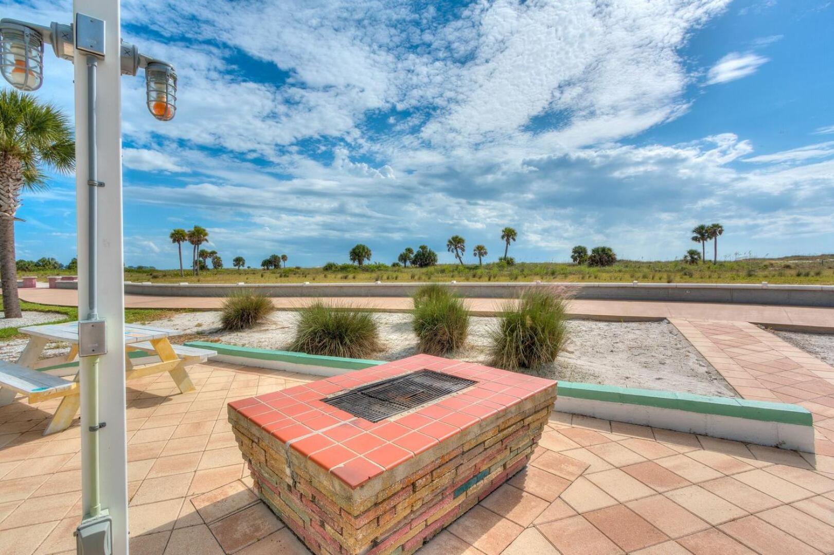 Tropic Terrace Hotel St. Pete Beach Bagian luar foto