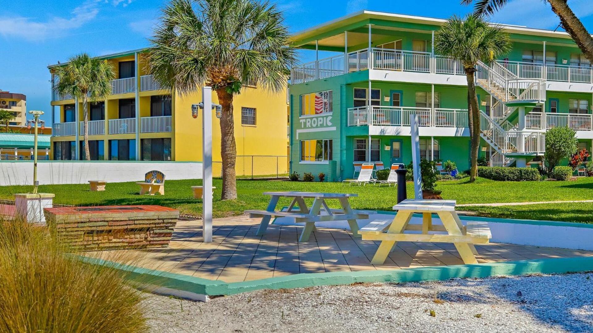 Tropic Terrace Hotel St. Pete Beach Bagian luar foto